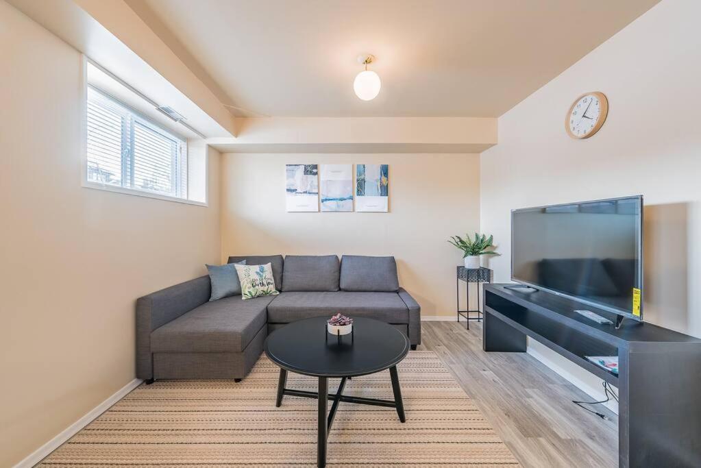 Mt Pleasant Nw 2 Bedrooms 500 Калгари Экстерьер фото